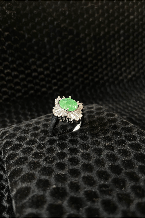 Ring with a green gemstone 