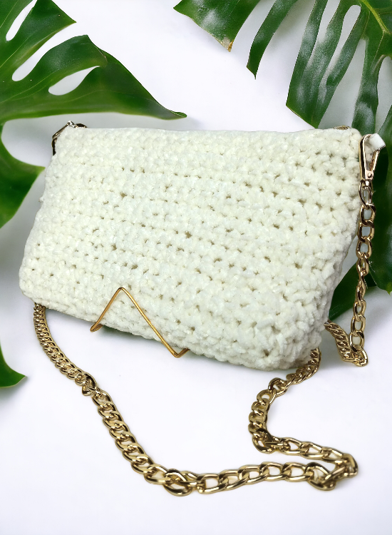 Chic White Wool Clutch Bag with Elegant Golden Chain